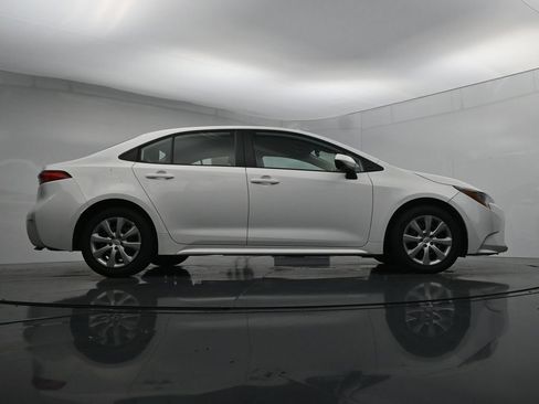 Used 2021 Toyota Corolla LE FWD image 24