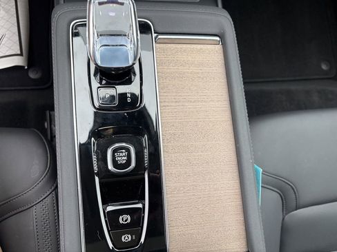 Certified 2025 Volvo XC90 B6 Plus image 29