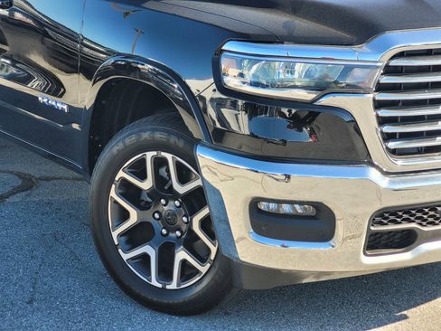 Used 2025 RAM 1500 Laramie AWD/4WD image 9