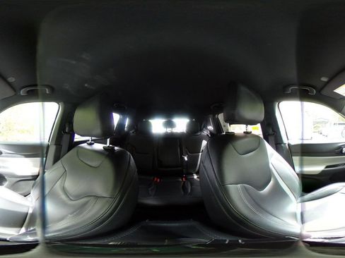 Used 2025 Jeep Compass Limited image 43