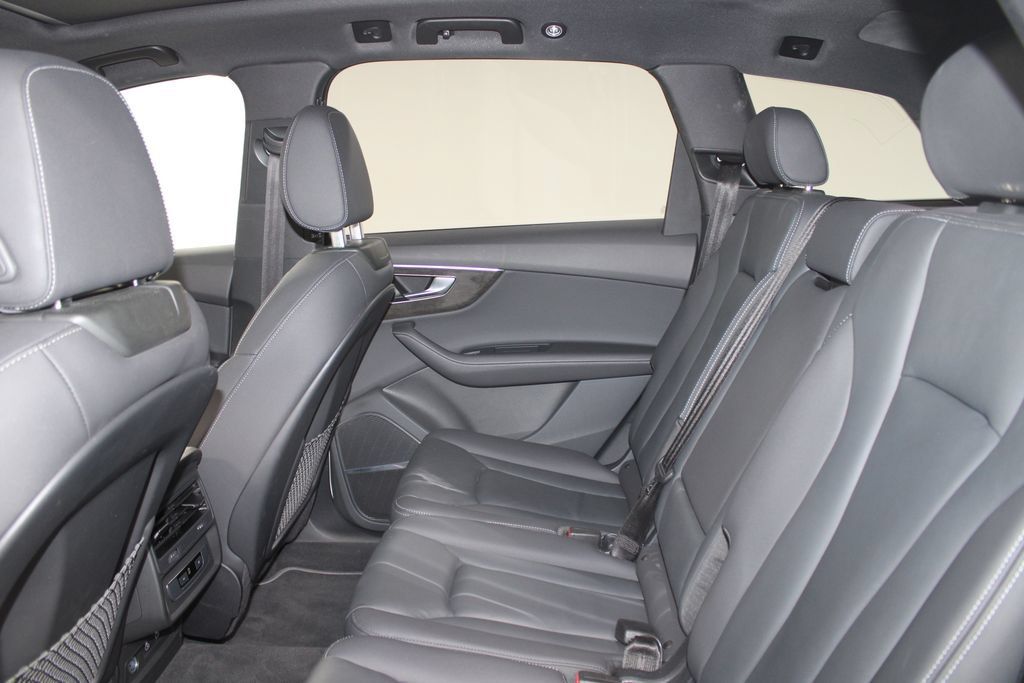 Used 2025 Audi Q7 3.0T Premium Plus AWD/4WD image 23