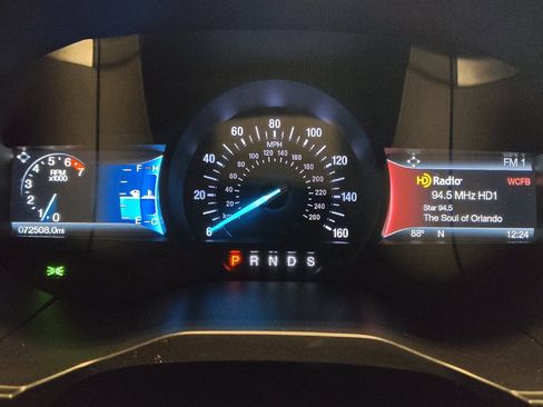 Used 2018 Ford Edge Titanium w/ Ford Safe & Smart Package FWD image 23