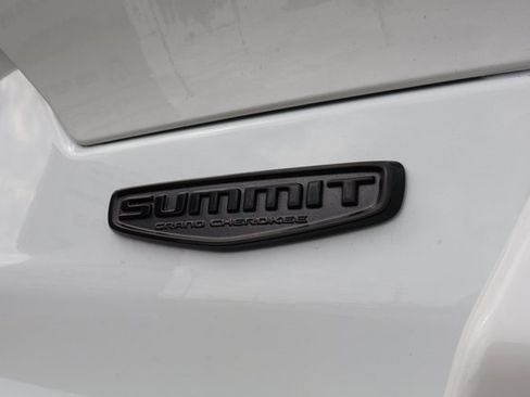 New 2025 Jeep Grand Cherokee Summit image 37