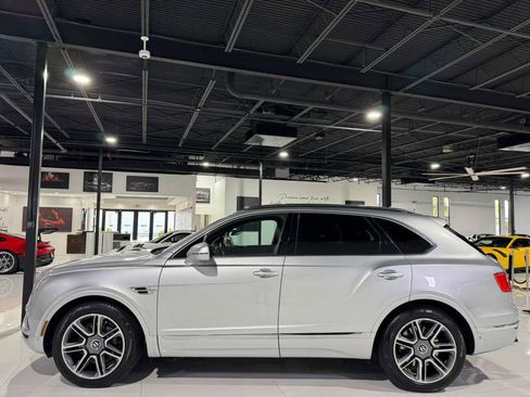 Used 2018 Bentley Bentayga image 4