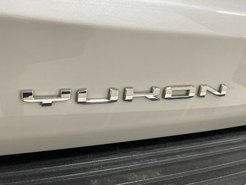 Used 2021 GMC Yukon XL Denali w/ Denali Premium Package AWD/4WD image 32