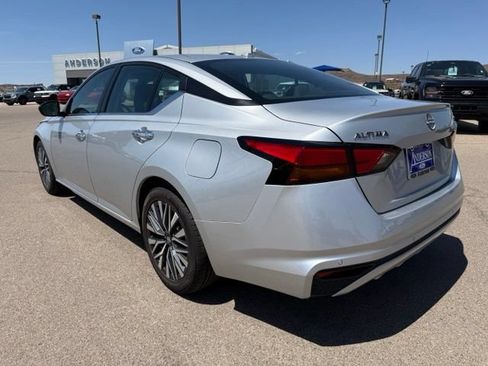 Used 2024 Nissan Altima 2.5 SV FWD image 9