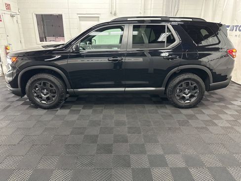 Used 2024 Honda Pilot TrailSport image 6