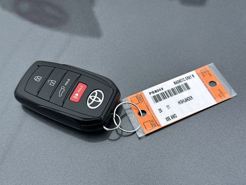 Certified 2025 Toyota Highlander XSE image 37