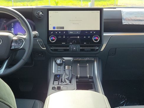Used 2026 Lexus GX 550 AWD/4WD image 16