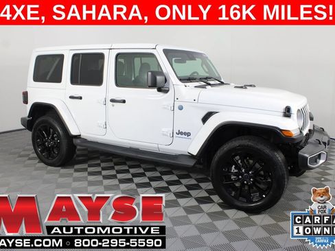 Used 2025 Jeep Wrangler Unlimited Sahara AWD/4WD image 1