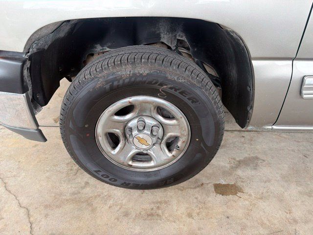 Used 2001 Chevrolet Silverado 1500 LS w/ Firm Ride Suspension Pkg AWD/4WD image 13