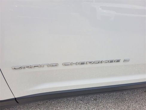 New 2025 Jeep Grand Cherokee Limited image 3