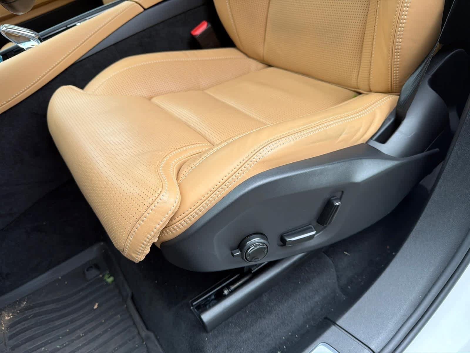 Used 2025 Volvo XC90 B6 Ultra w/ Protection Package Premier AWD/4WD image 16