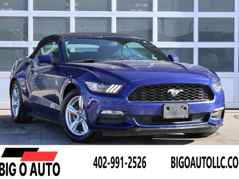 Used 2015 Ford Mustang Convertible image 1