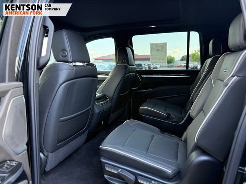 Used 2025 Cadillac Escalade ESV Sport AWD/4WD image 36