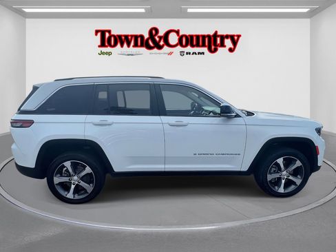 Used 2022 Jeep Grand Cherokee Limited 4xe image 4