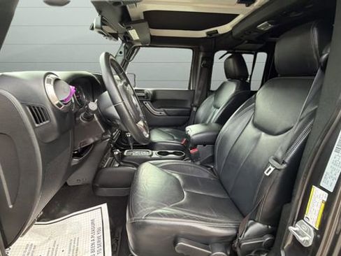 Used 2018 Jeep Wrangler Unlimited Sahara image 9