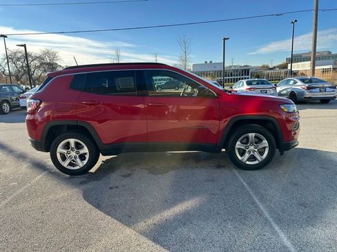 Used 2024 Jeep Compass Latitude image 5
