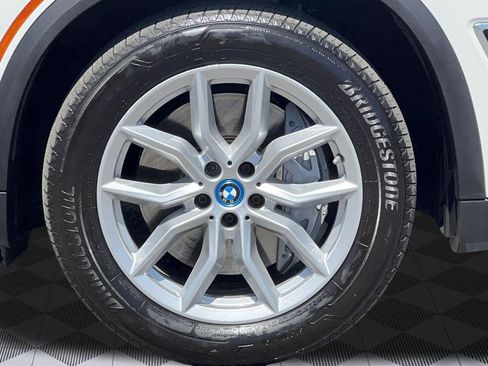 Used 2022 BMW X5 xDrive45e w/ Parking Assistance Package AWD/4WD image 10
