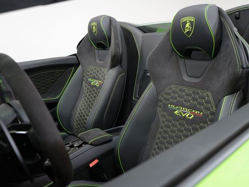 Used 2024 Lamborghini Huracan EVO image 27