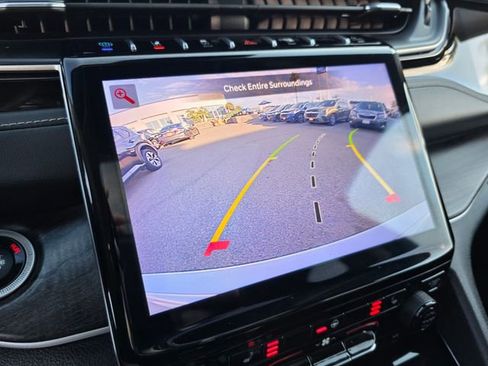 Used 2023 Jeep Grand Cherokee 4WD 4xe image 28