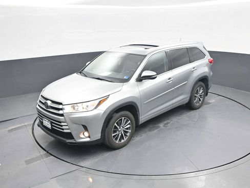 Used 2017 Toyota Highlander XLE AWD/4WD image 33