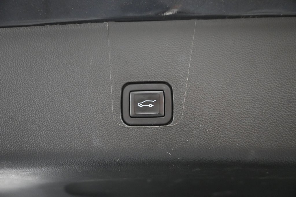 Used 2023 Chevrolet Traverse LT w/ LT Premium Package AWD/4WD image 12