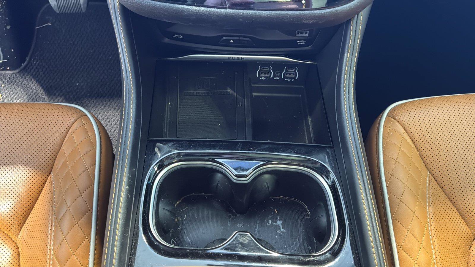 Used 2023 Chrysler Pacifica Pinnacle FWD image 25