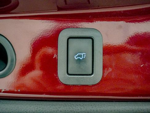 Used 2016 Toyota Highlander Plus FWD image 11