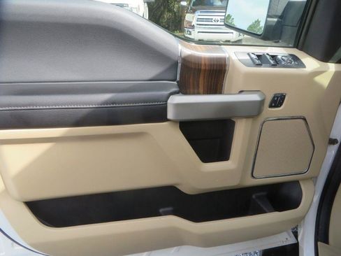 Used 2017 Ford F150 Lariat w/ Equipment Group 502A Luxury AWD/4WD image 22