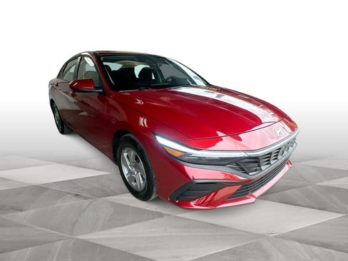 Used 2025 Hyundai Elantra SE FWD image 2
