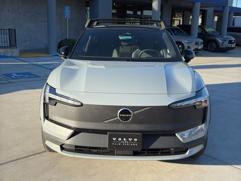 New 2026 Volvo EX30 Cross Country Ultra image 2