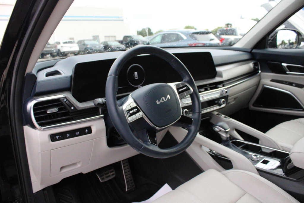 Used 2023 Kia Telluride SX AWD/4WD image 2