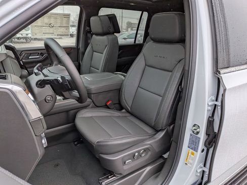 New 2026 GMC Yukon XL Denali w/ Denali Reserve Package image 12