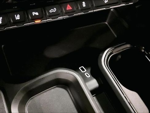 Used 2024 GMC Sierra 2500 AT4 w/ Technology Package image 25