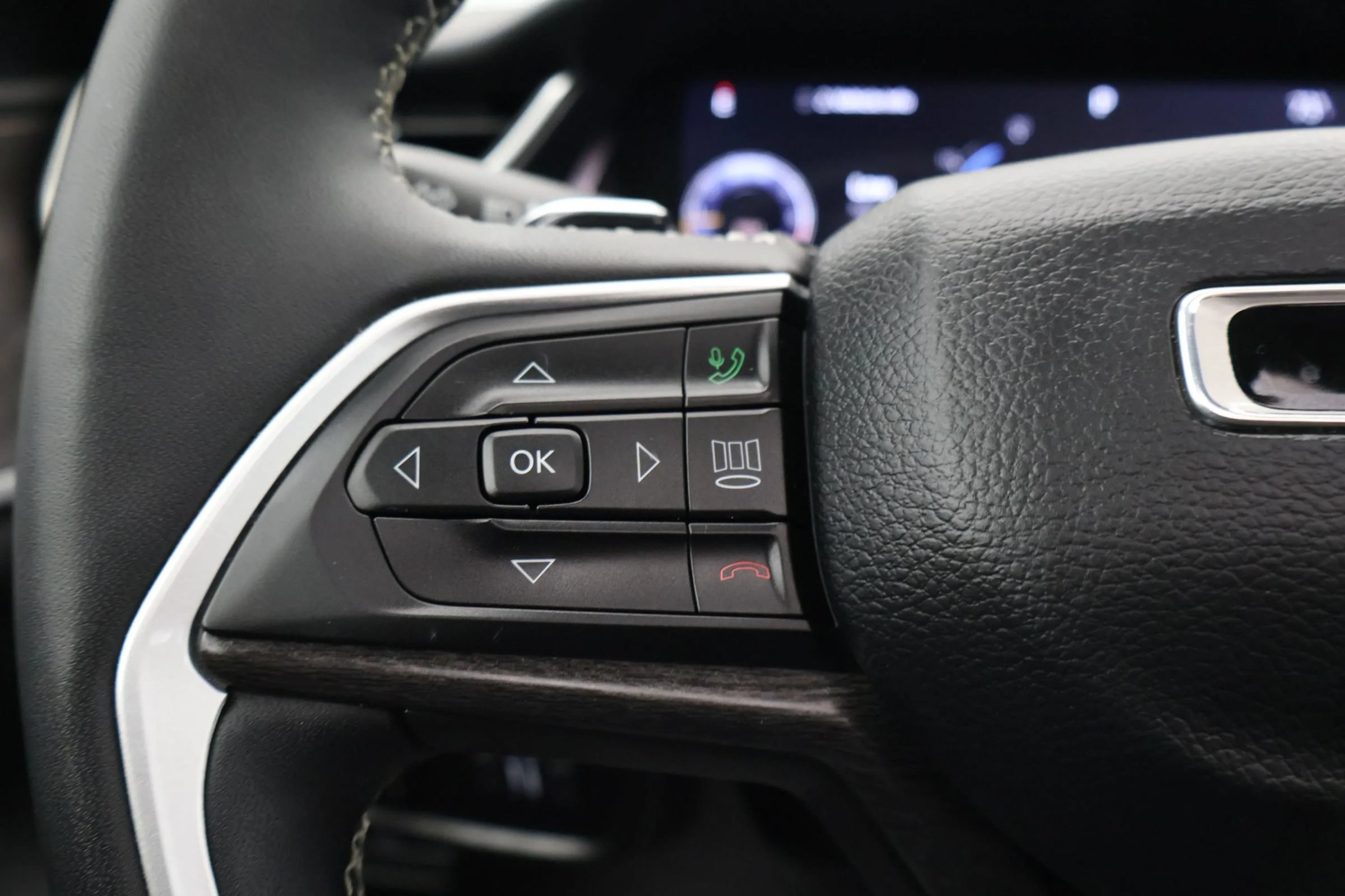 Used 2023 Jeep Grand Cherokee L Limited AWD/4WD image 23