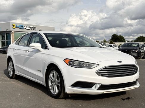 Used 2018 Ford Fusion SE w/ Equipment Group 602A FWD image 4