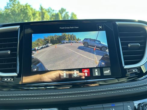 New 2026 Chrysler Pacifica Select image 25