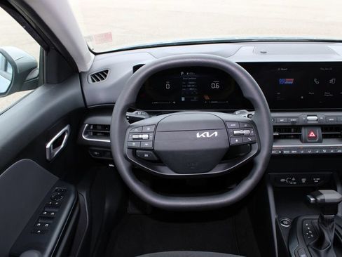 Used 2025 Kia K4 FWD image 9