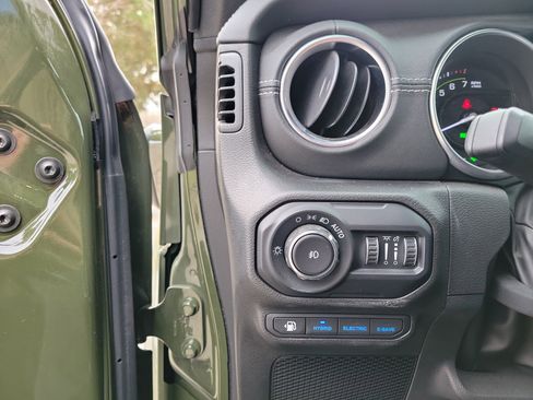 Used 2022 Jeep Wrangler Unlimited Sahara w/ Cold Weather Group image 20