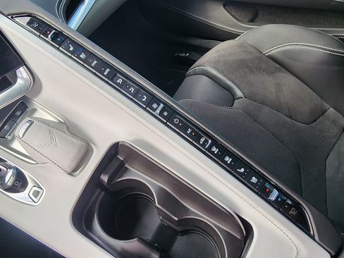 Used 2023 Chevrolet Corvette Stingray Premium Conv w/ Z51 Performance Package image 32