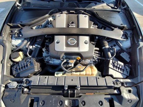 Used 2015 Nissan 370Z Roadster RWD image 34