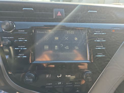 Used 2018 Toyota Camry SE image 25