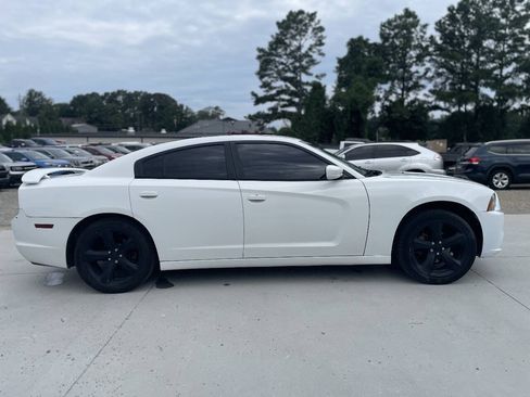 Used 2014 Dodge Charger SXT w/ Blacktop Package RWD image 9