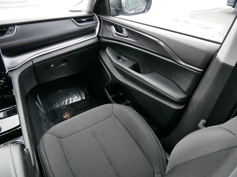 Used 2022 Jeep Grand Cherokee L Laredo w/ Luxury Tech Group I image 11