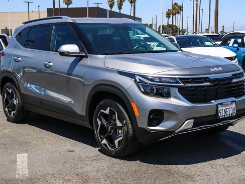 Used 2025 Kia Seltos EX FWD image 3