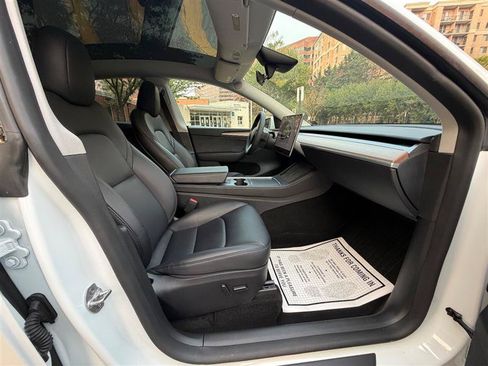 Used 2024 Tesla Model Y Long Range AWD/4WD image 35