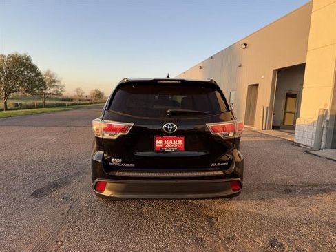 Used 2015 Toyota Highlander XLE image 3