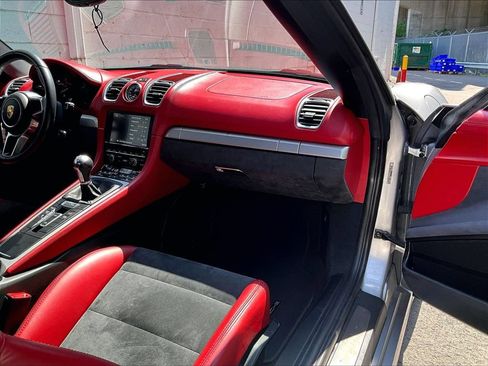 Certified 2016 Porsche Boxster Spyder RWD image 17