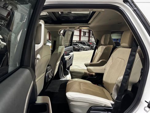 Used 2019 Ford Expedition Platinum image 15